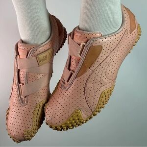 PUMA Mostro velcro sneakers Size 7 men/9 woman A24